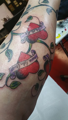 Tattoo Shop «Cloak and Dagger Tattoo», reviews and photos, 641 N Riverside Dr, Clarksville, TN 37040, USA