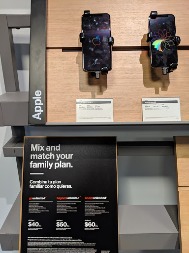 Cell Phone Store «Verizon», reviews and photos, 960 Park Ave N c, Renton, WA 98057, USA