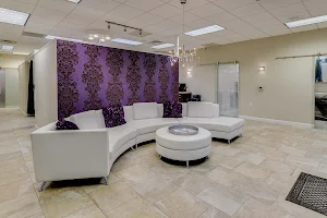Luxe Salon Suites image