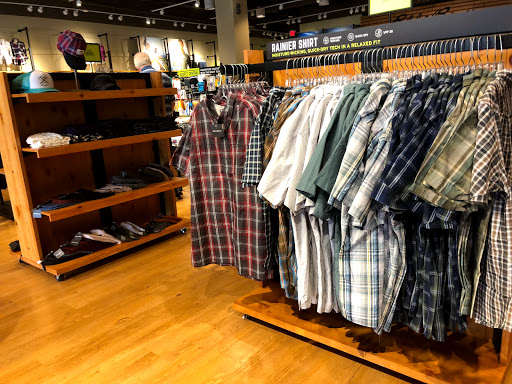 Clothing Store «Eddie Bauer Outlet», reviews and photos, 18501 Outlet Blvd #300, Chesterfield, MO 63005, USA