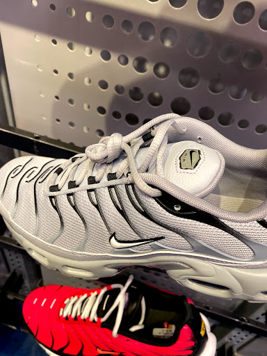 Shoe Store «Shoe Palace», reviews and photos, 2901 S Capital of Texas Hwy, Austin, TX 78746, USA