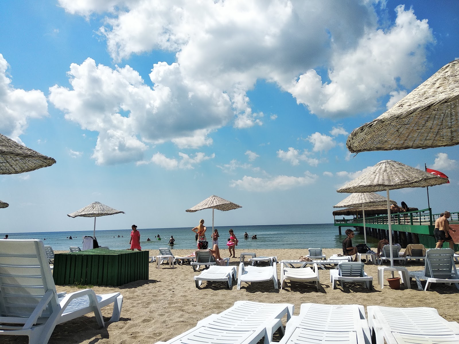 Foto di Kamiloba beach - luogo popolare tra gli intenditori del relax