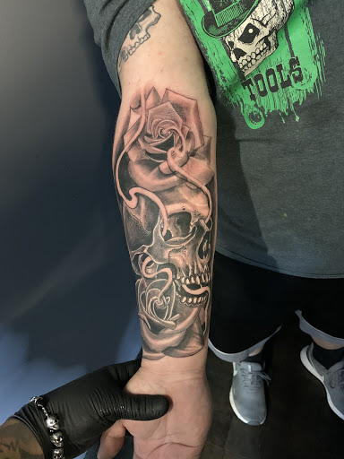 Explore october birth flower tattoo ideas, creative tattoo ideas in Miami, available at Por vida tattoos