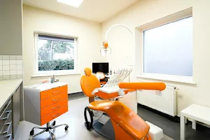 specjal stomatologia Józefów- Implantologia Chirurgia Protetyka image
