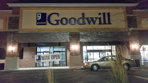 Thrift Store «Goodwill Store & Donation Center in Evanston», reviews and photos, 1916B Dempster St, Evanston, IL 60202, USA