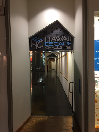 Night escape room at Honolulu