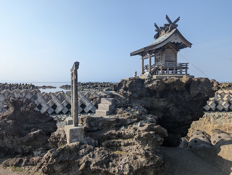 奇岩雲石