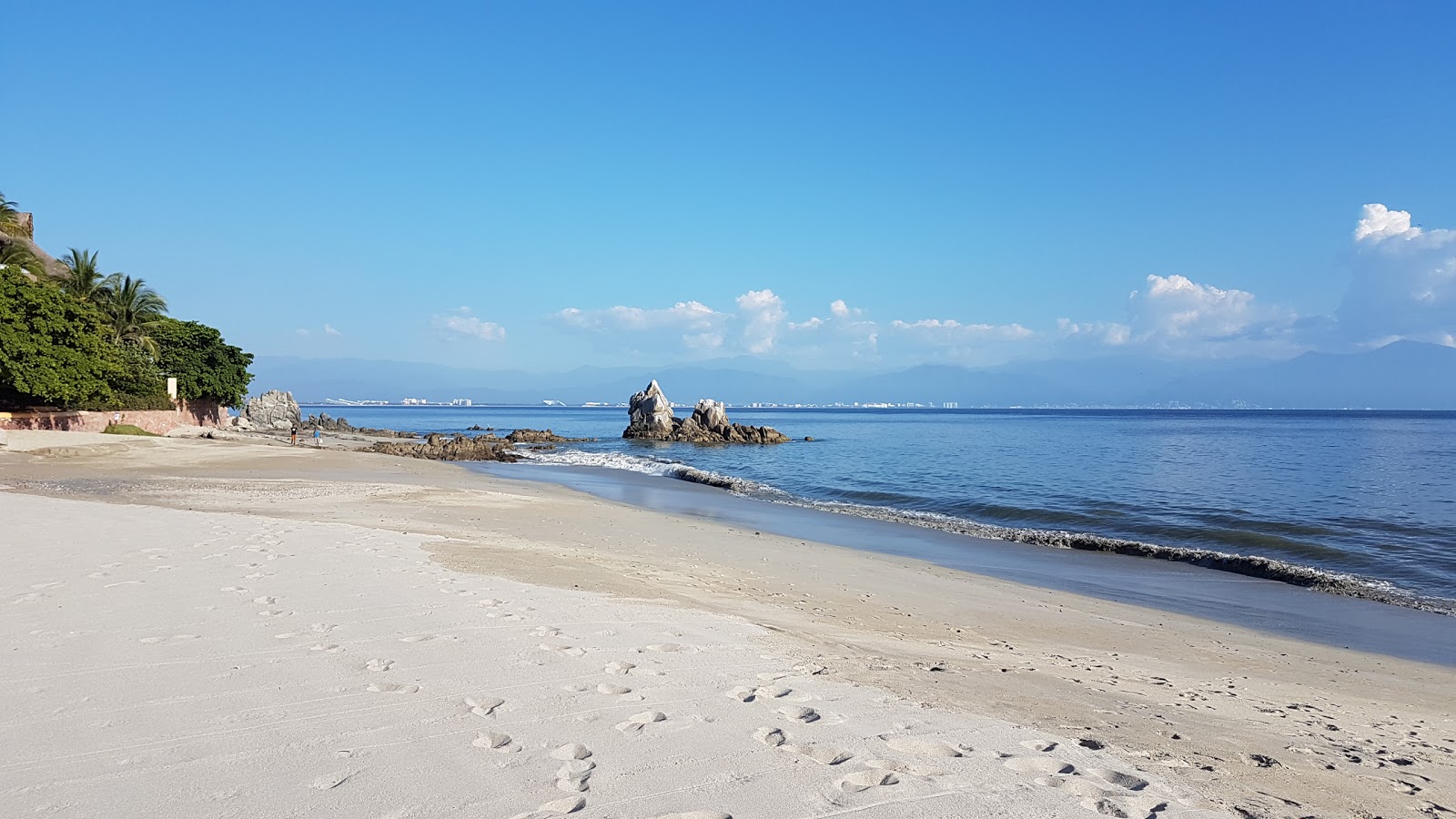 Zdjęcie Pichon beach z powierzchnią turkusowa czysta woda