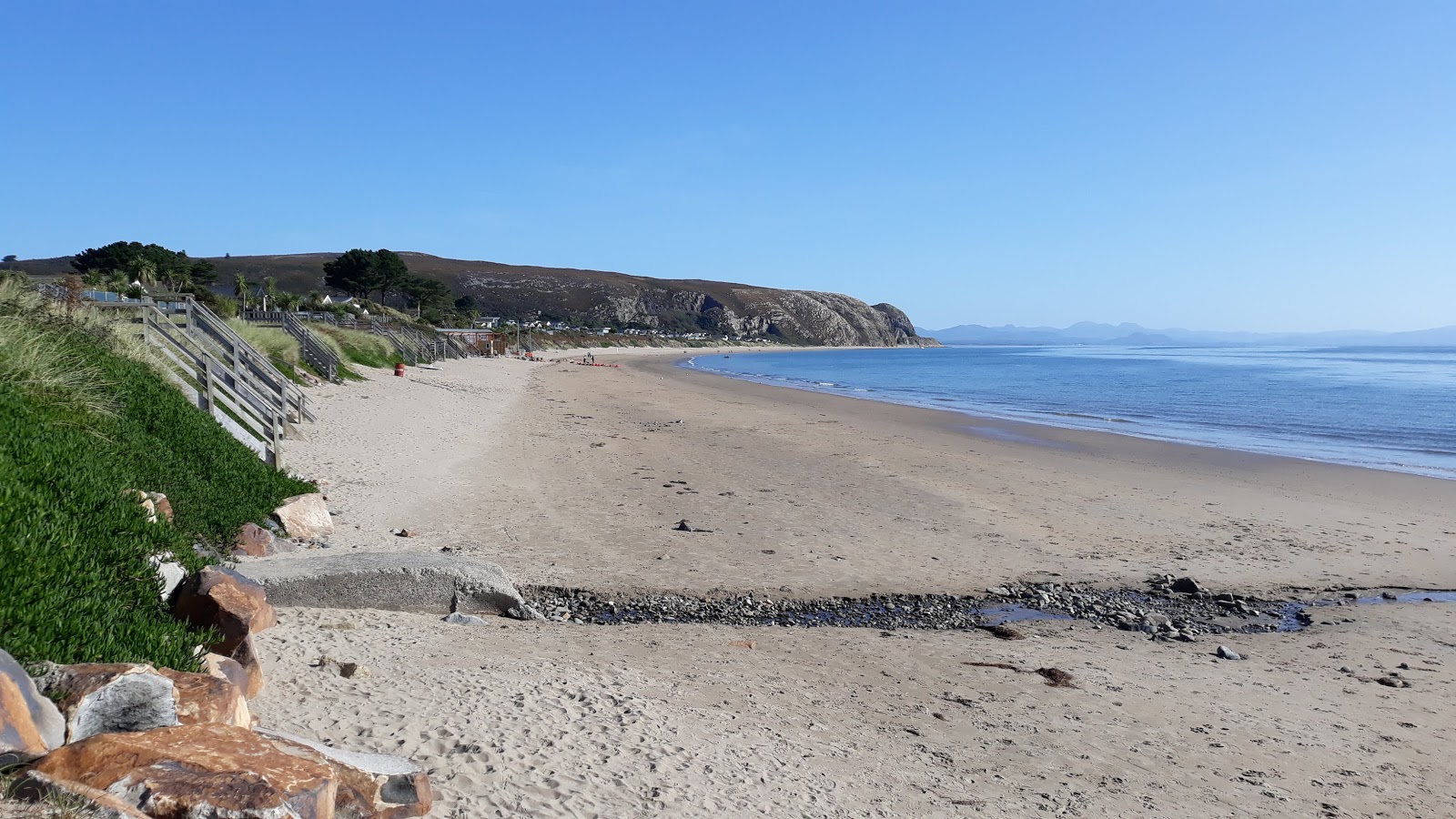 Fotografija Quarry beach z svetel pesek površino