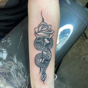 Tattoo Shop «Knuckle Up Tattoo Co.», reviews and photos, 2083 Irvin Cobb Dr, Paducah, KY 42003, USA