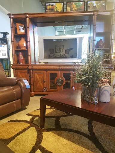 Furniture Store «Rooms To Go Furniture Store - Daytona Beach», reviews and photos, 2375 W International Speedway Blvd, Daytona Beach, FL 32114, USA