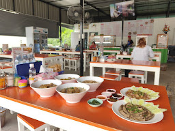 สลิด ก๋วยเตี๋ยวเนื้อตุ๋น หมูตุ๋น รสเด็ด กระเพรา สเต็ก