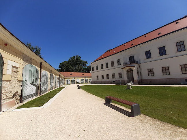 Értékelések erről a helyről: Esterházy-kastély, Tata - Múzeum