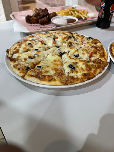 Lazzet Kebab Pizza( لذت کباب پیزا حلال) em Faro