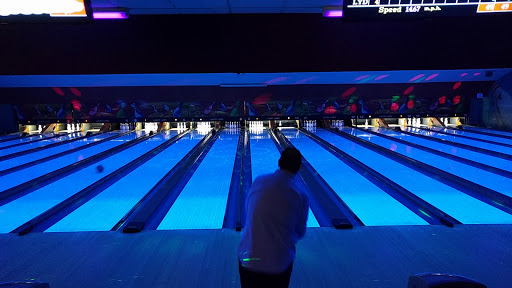 Bowling Alley «Luxury Lanes & Lounge Inc», reviews and photos, 600 E 9 Mile Rd, Ferndale, MI 48220, USA