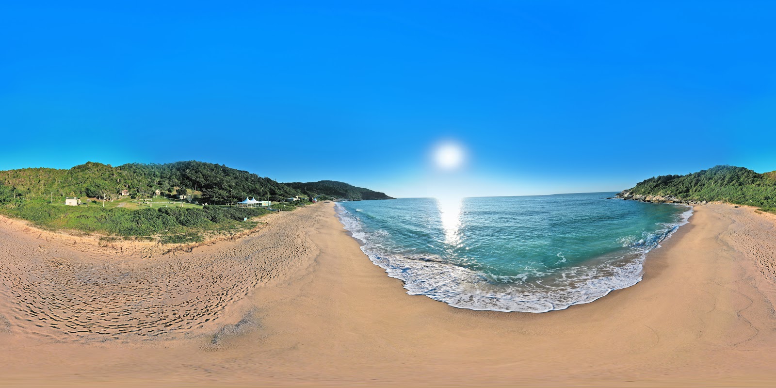 Fotografie cu Praia do Pinho sprijinit de stânci
