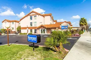 Rodeway Inn & Suites image