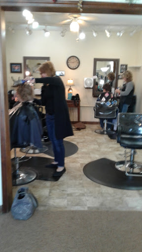 Beauty Salon «Marcie & Co Family Hair Care», reviews and photos, 252 E Ferguson Ave, Wood River, IL 62095, USA