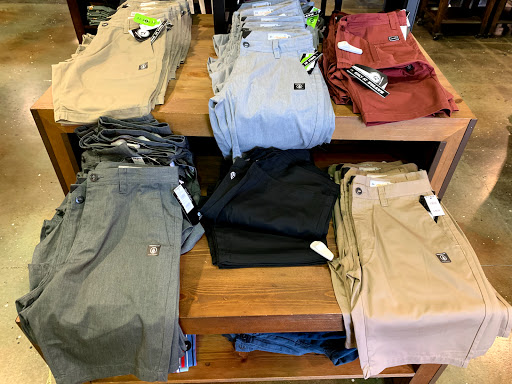 Clothing Store «Tillys», reviews and photos, 33 N Moorpark Rd, Thousand Oaks, CA 91360, USA