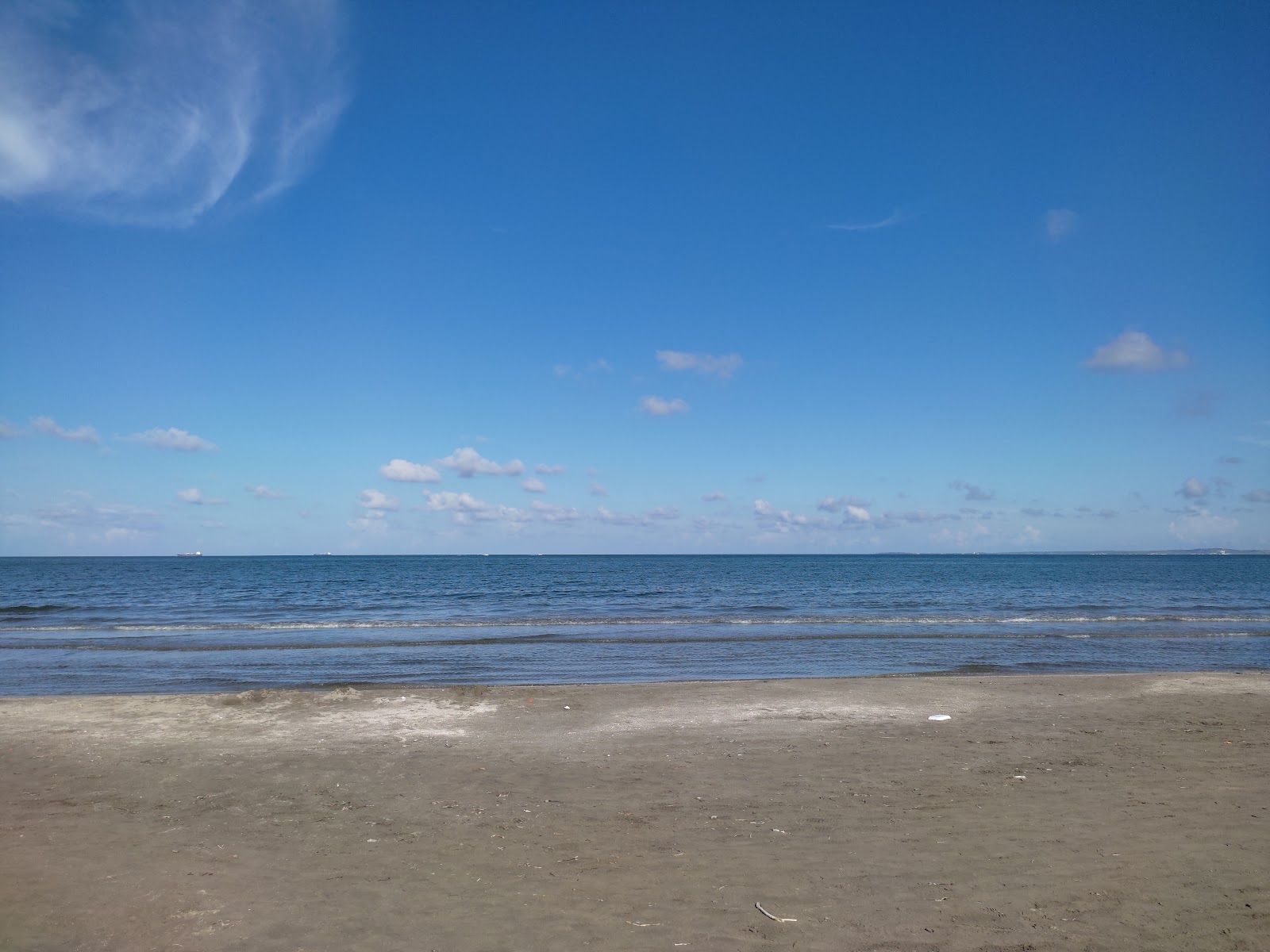 Foto de Playa Gaviota com água cristalina superfície