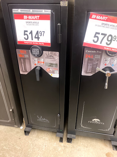 Department Store «Bi-Mart», reviews and photos, 1680 W 18th Ave, Eugene, OR 97402, USA