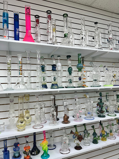 Tobacco Shop «Smoke Tokz Head Shop KC», reviews and photos, 1263 W 103rd St, Kansas City, MO 64114, USA