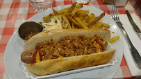 Hot-dog du Restaurant de cuisine américaine moderne Schwartz's à Paris - n°1