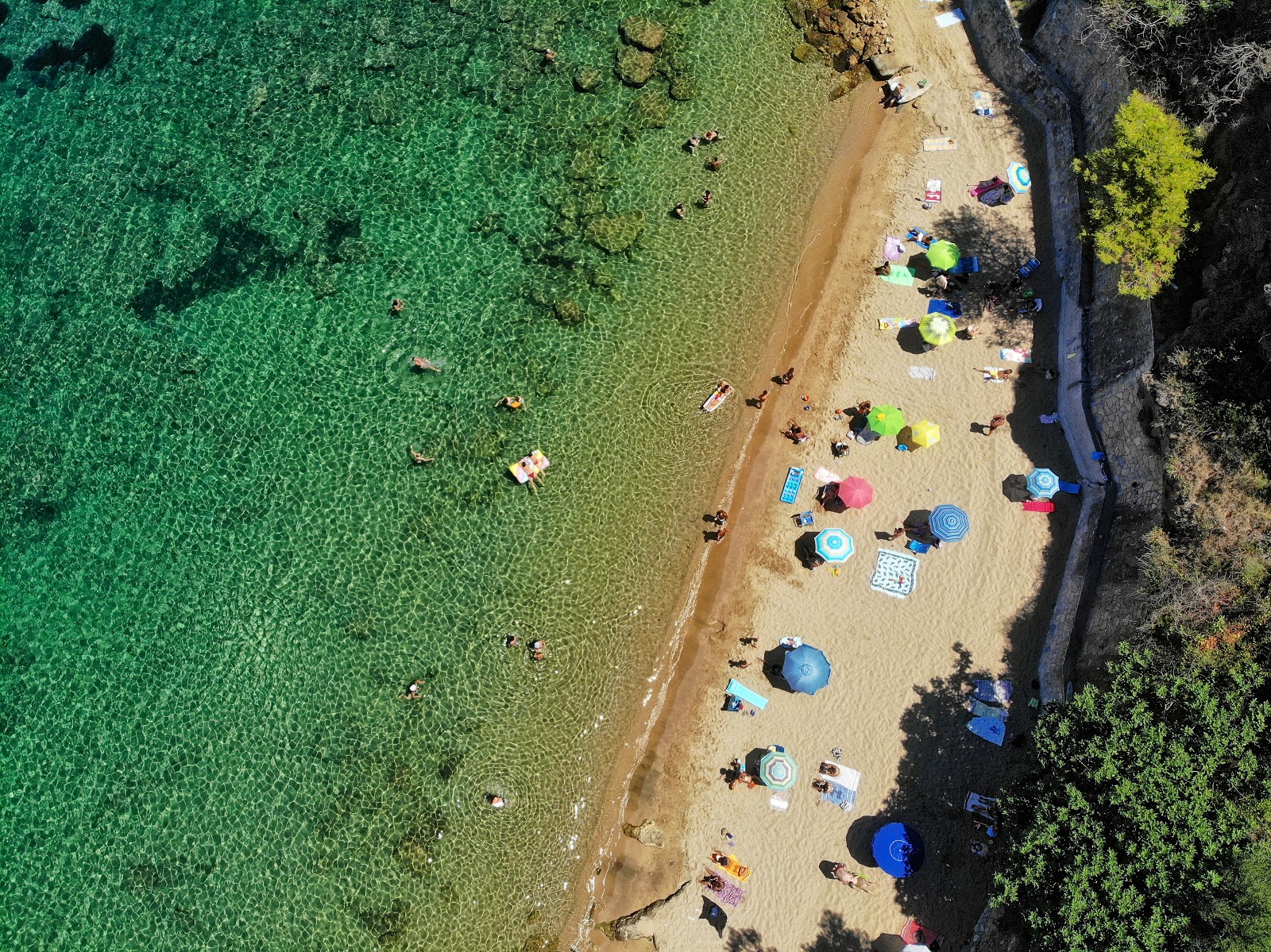 Valokuva Grotta di San Marcoista. pinnalla sininen vesi:n kanssa