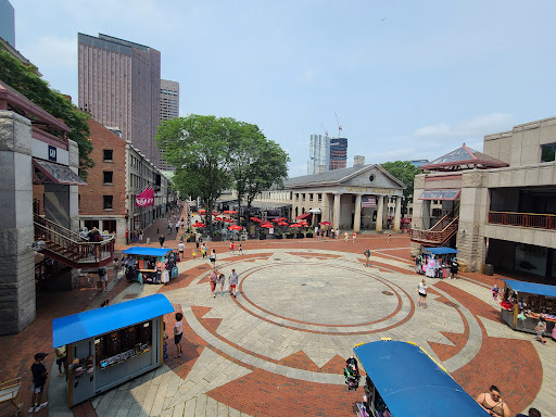 Clothing Store «Gap», reviews and photos, 200 State St, Boston, MA 02109, USA