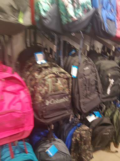 Sportswear Store «Columbia Sportswear Outlet», reviews and photos, 6800 Oxon Hill Rd #600, Oxon Hill, MD 20745, USA