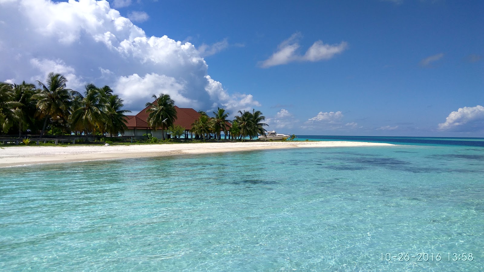 Foto av Raalhuveli Beach med rymlig strand