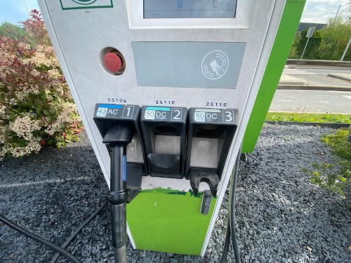 Borne de recharge de véhicules électriques Lidl Station de recharge Marolles-en-Hurepoix