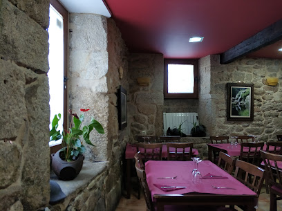 Restaurante O Curtiñeiro - Praza da Fonte, 6, 32740 Parada de Sil, Ourense, Spain