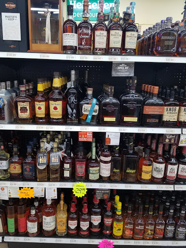 Liquor Store «Fairgrounds Discount Beverages (Liquors)», reviews and photos, 2157 York Rd, Timonium, MD 21093, USA