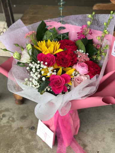 Florist «Country Cousins Flower shop», reviews and photos, 841 E Whittier Blvd, La Habra, CA 90631, USA