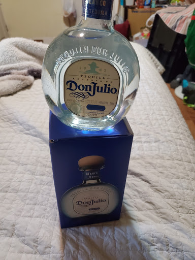 Liquor Store «Lakewood Medallion Discount Liquor», reviews and photos, 5748 Live Oak St, Dallas, TX 75206, USA