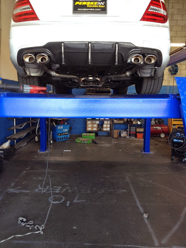 Muffler Technician image