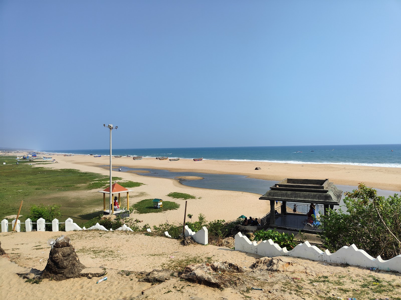 Φωτογραφία του Adimalathura Beach παροχές περιοχής