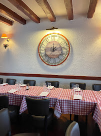 Atmosphère du Restaurant français Saucisson et Beaujolais à Rueil-Malmaison - n°2