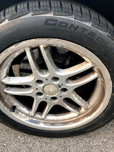 Tire Shop «Discount Tire Store - Mount Prospect, IL», reviews and photos, 208 E Rand Rd, Mt Prospect, IL 60056, USA