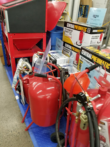 Hardware Store «Harbor Freight Tools», reviews and photos, 1349 N Blackstone Ave, Fresno, CA 93703, USA