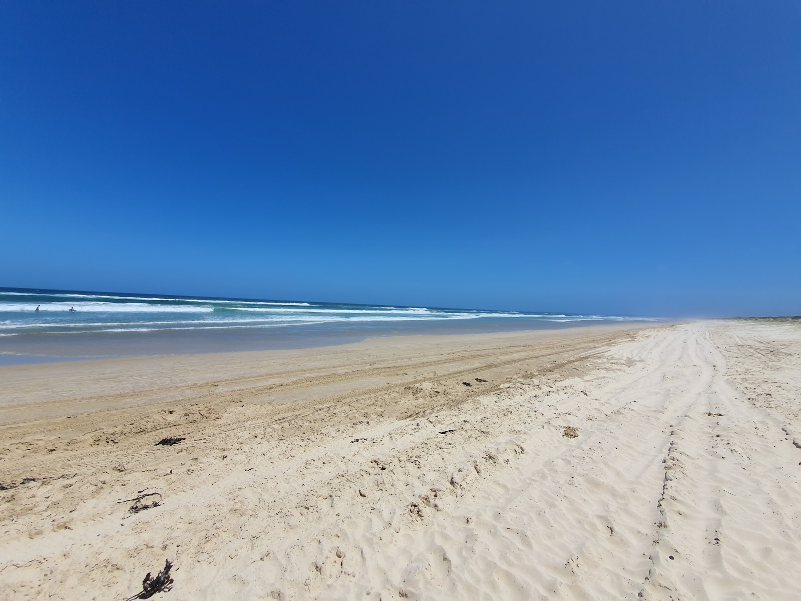 Foto van Patches Beach met helder zand oppervlakte