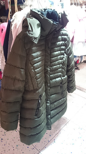 Stores to buy women's quilted coats Budapest