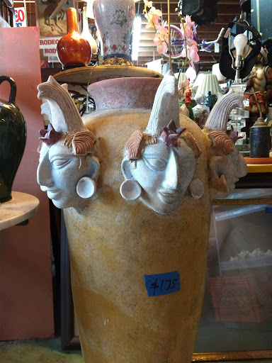 Thrift Store «OddBalls Nifty Thrift», reviews and photos, 530 NE 13th St, Fort Lauderdale, FL 33304, USA