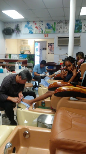 Shopping Mall «Hilltop Shopping Center», reviews and photos, 5400 Reisterstown Rd, Baltimore, MD 21215, USA