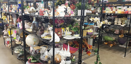 Thrift Store «7th & Bell Goodwill Retail Store & Donation Center», reviews and photos, 17037 N 7th Ave, Phoenix, AZ 85023, USA