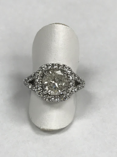 Jewelry Store «Jewelry Connection Inc», reviews and photos, 956 Brookwood Center, Fenton, MO 63026, USA