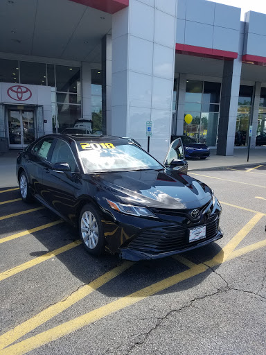 Car Dealer «Classic Toyota», reviews and photos, 515 N Green Bay Rd, Waukegan, IL 60085, USA