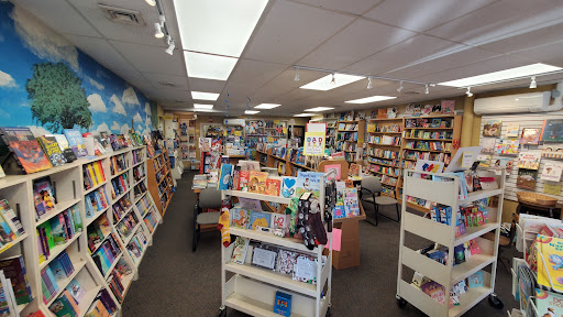 Book Store «Book Ends», reviews and photos, 559 Main St, Winchester, MA 01890, USA