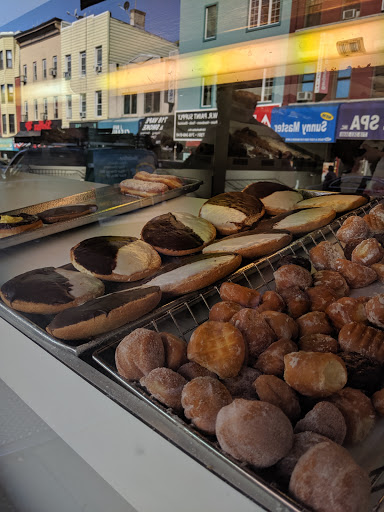 Donut Shop «Peter Pan Donut & Pastry Shop», reviews and photos, 727 Manhattan Ave, Brooklyn, NY 11222, USA